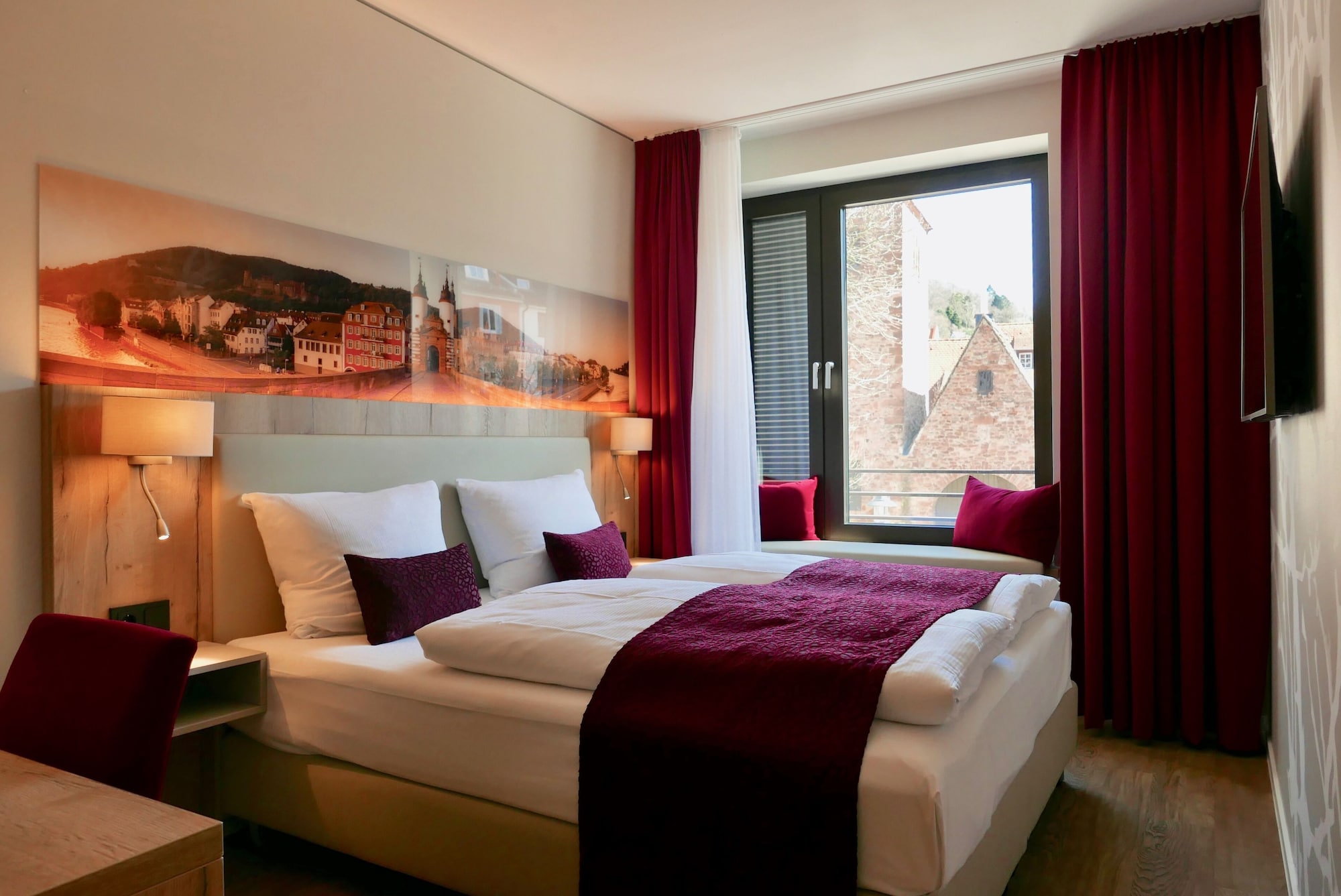 ROOM, DOUBLE BED