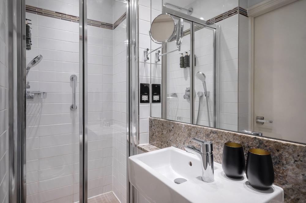 Melia London Kensington Member of Melia Collection 92/93