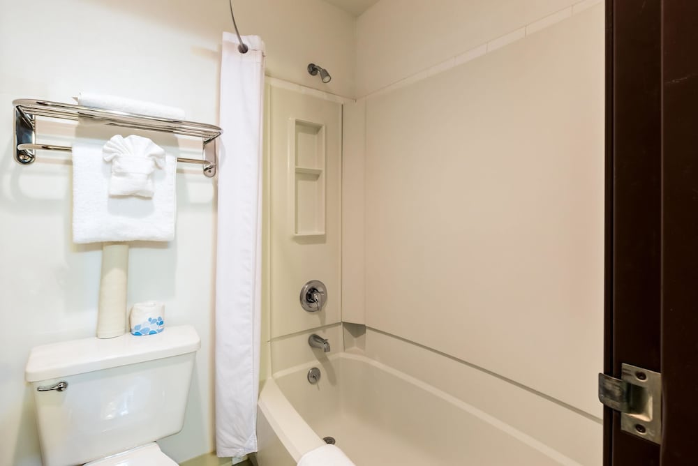 Super 8 by Wyndham Grand Island South 17/37