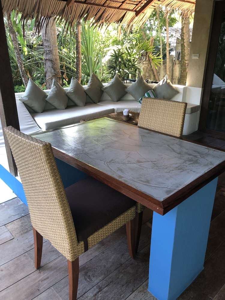 El Nido Mahogany Beach 56/70
