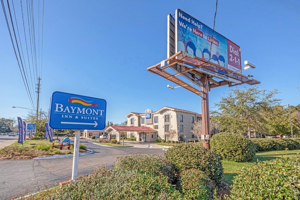 Casa Bella Inn & Suites 9/55