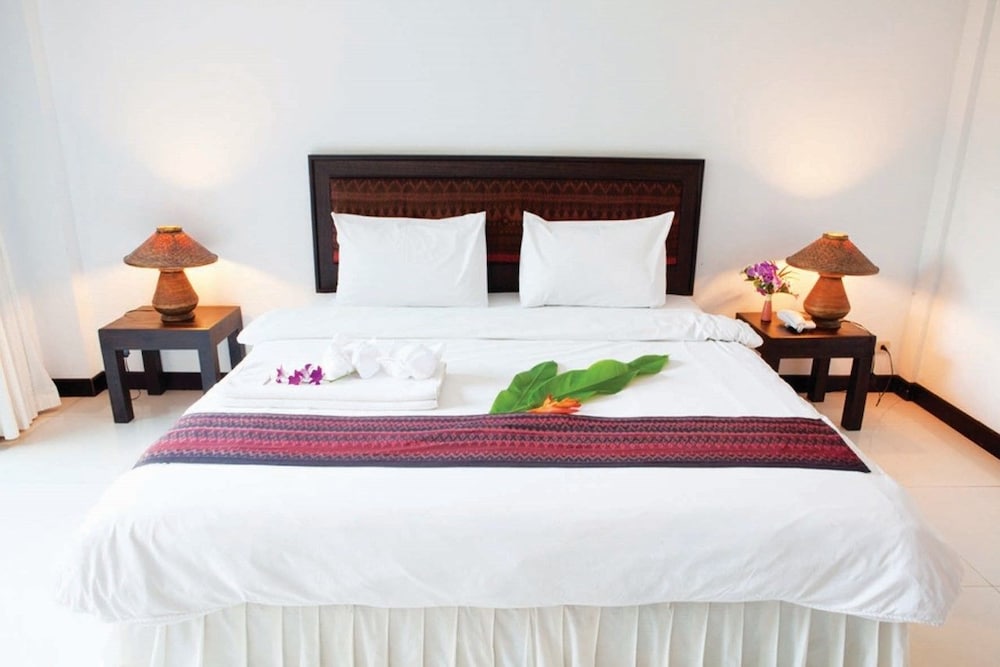Nakhaburi Hotel & Resort 8/30