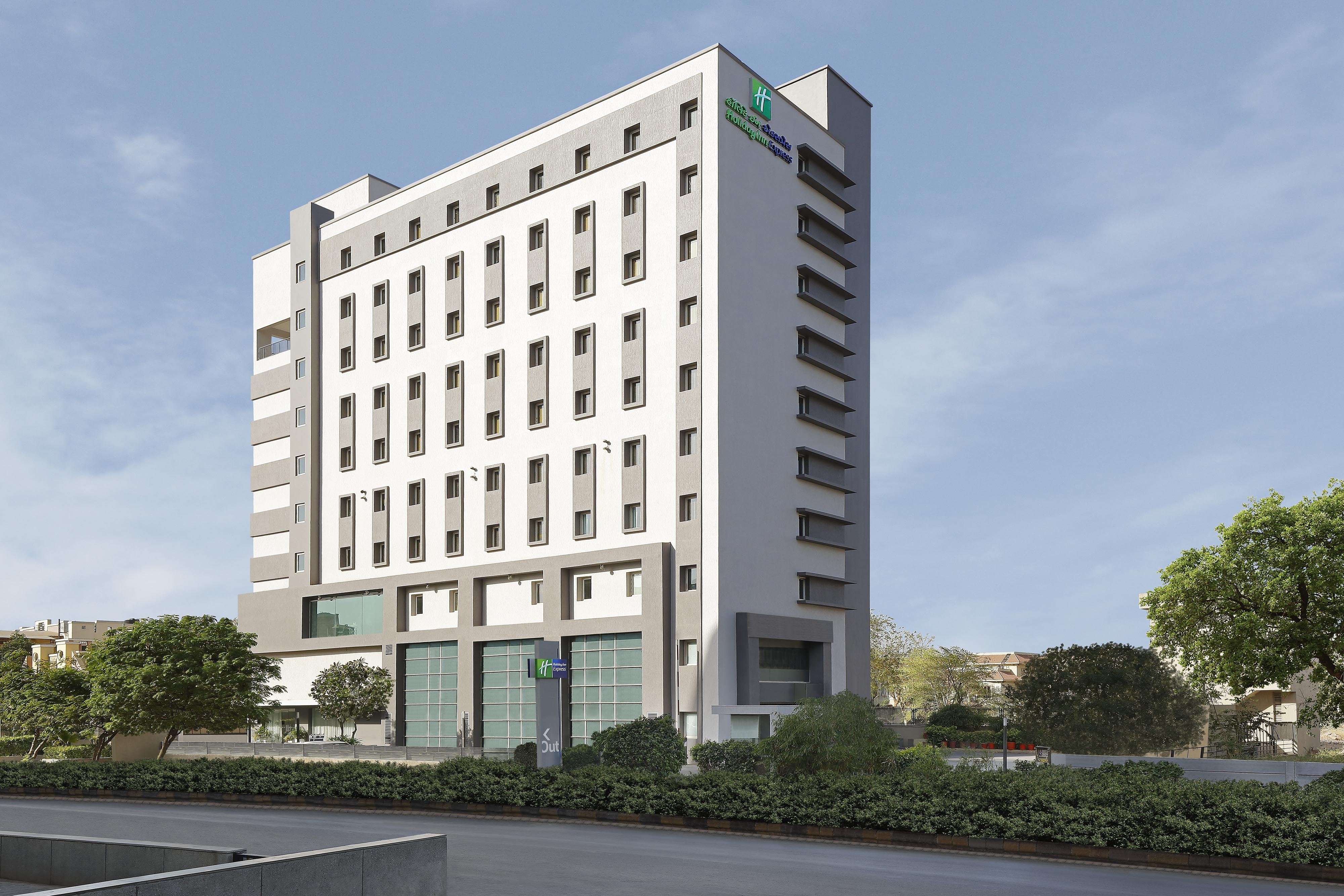 Holiday Inn Express Ahmedabad Prahlad Nagar 1/73