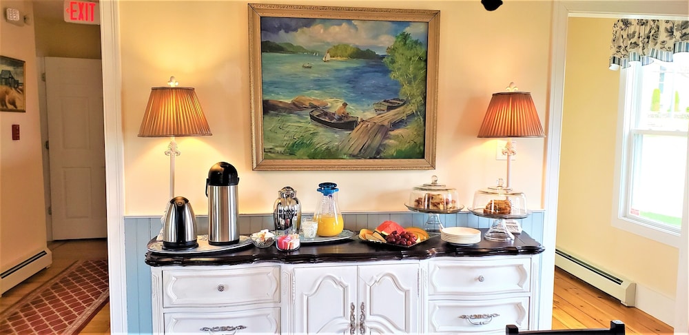 Elmere House Bed and Breakfast 49/50