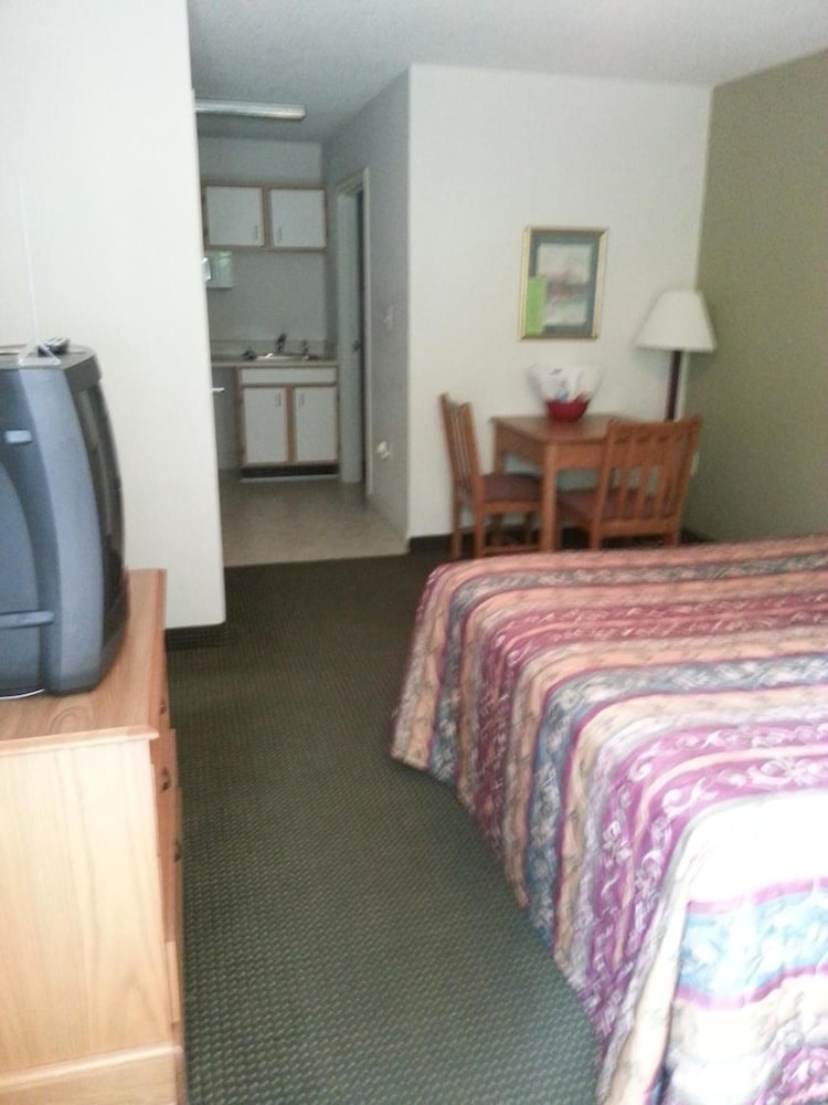 Affordable Suites Lexington 8/28
