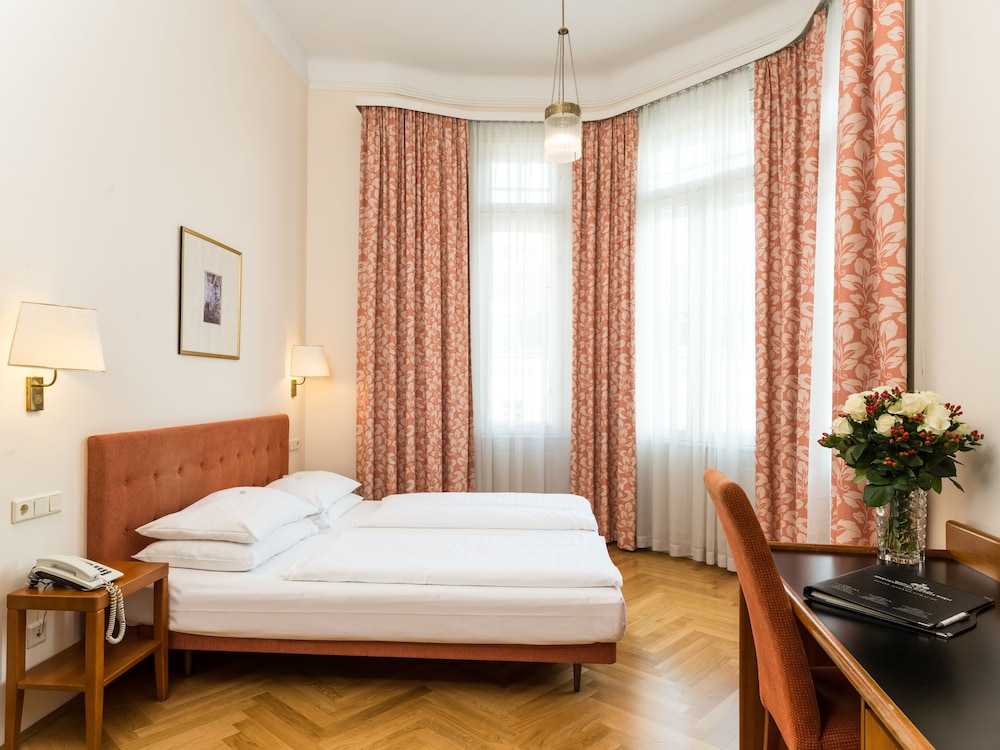 Johann Strauss Hotel 16/52