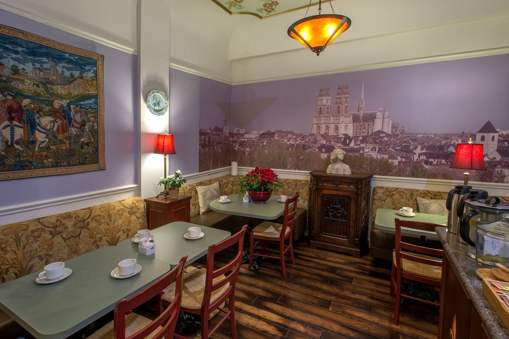 Cornell Hotel de France 35/38