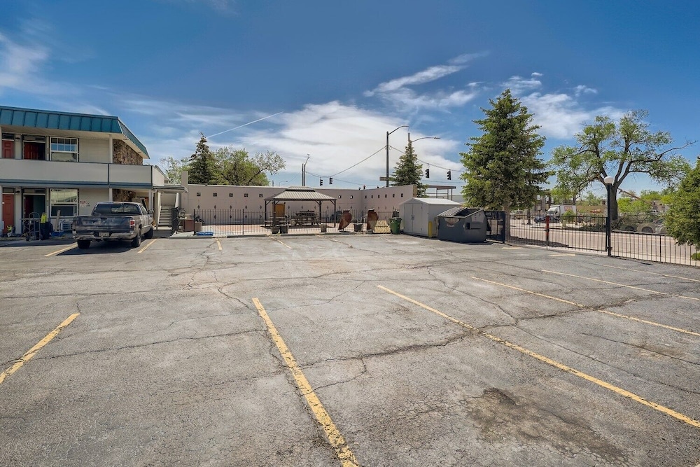 Travelers Uptown Motel 11/54