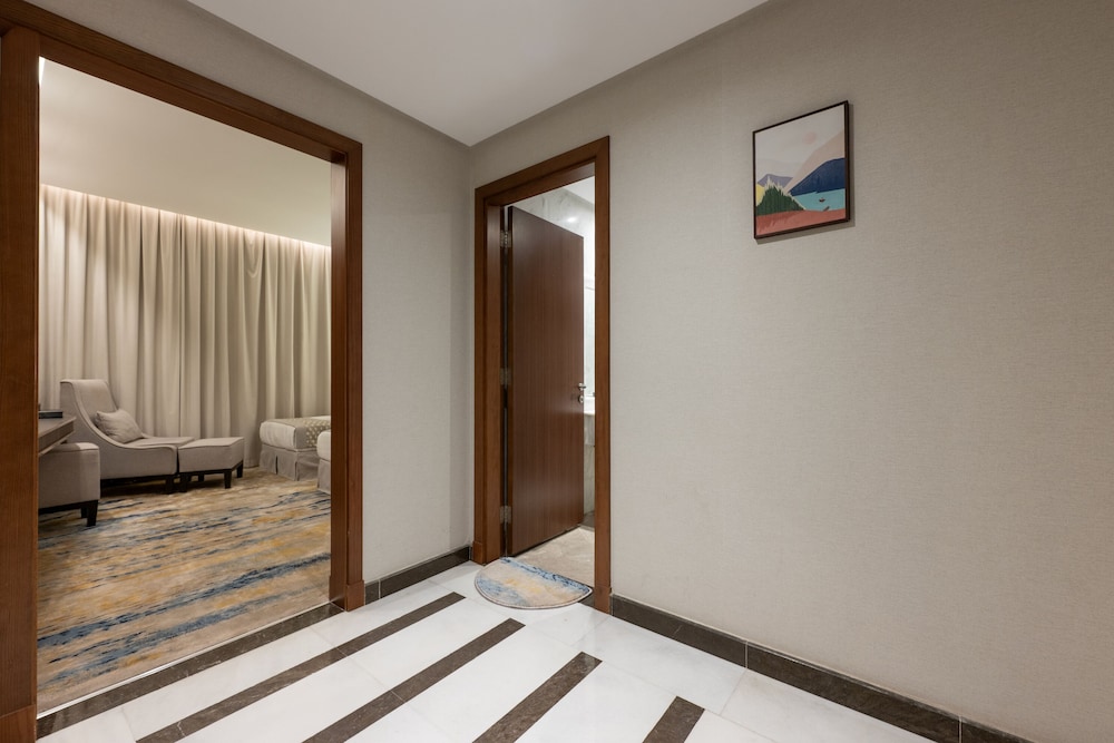 The Seasons Hotel 25/34