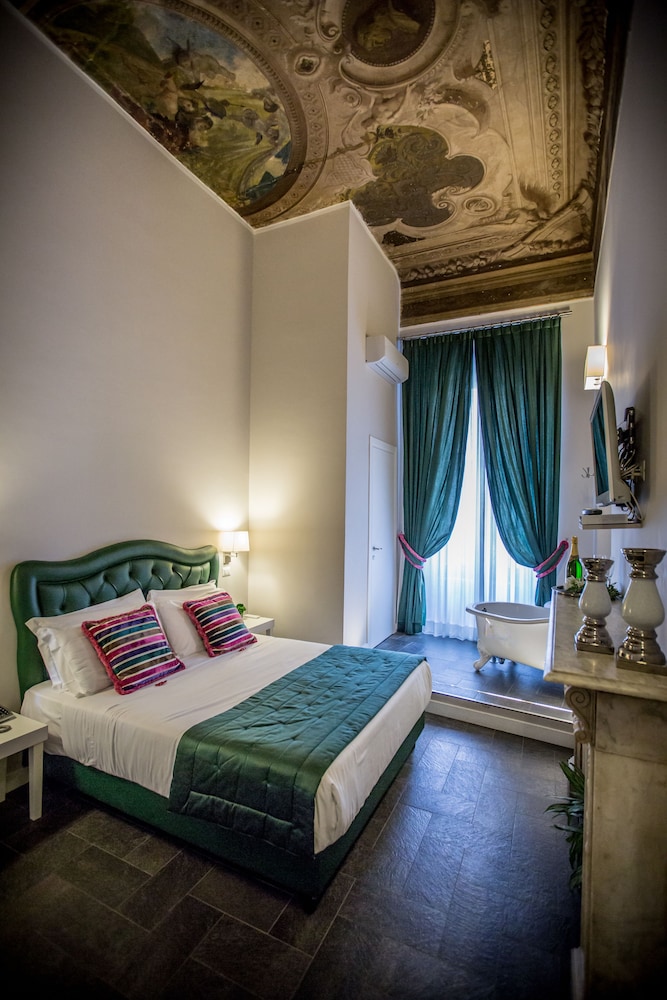 Chic Town Luxury Rooms 14/69