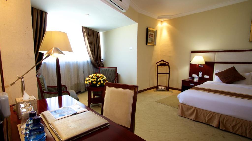 Executive, Suite
