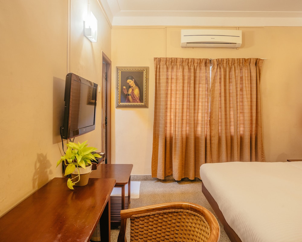HANU REDDY RESIDENCES - WALLACE GARDEN 17/50