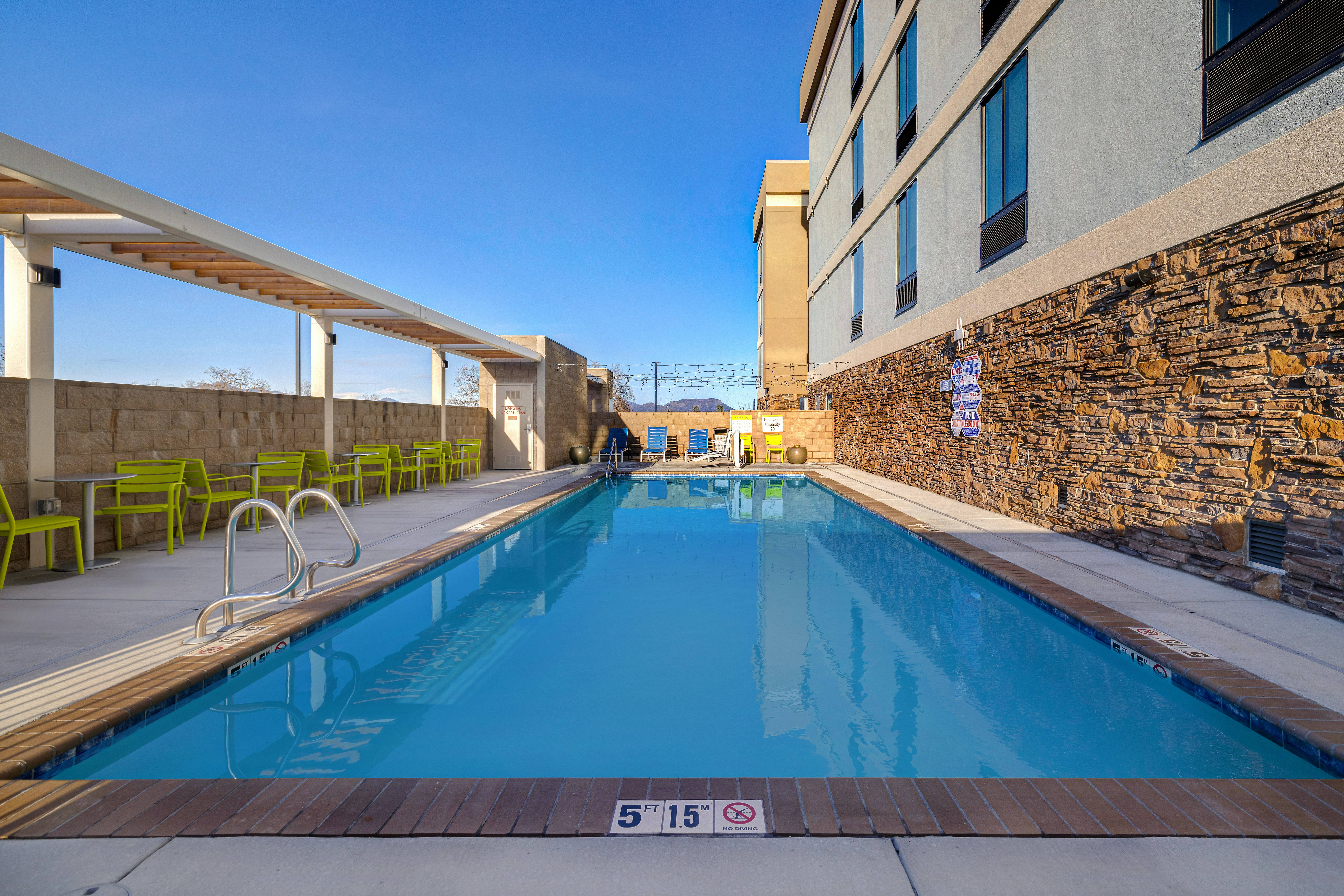 Home2 Suites by Hilton Redding 23/24