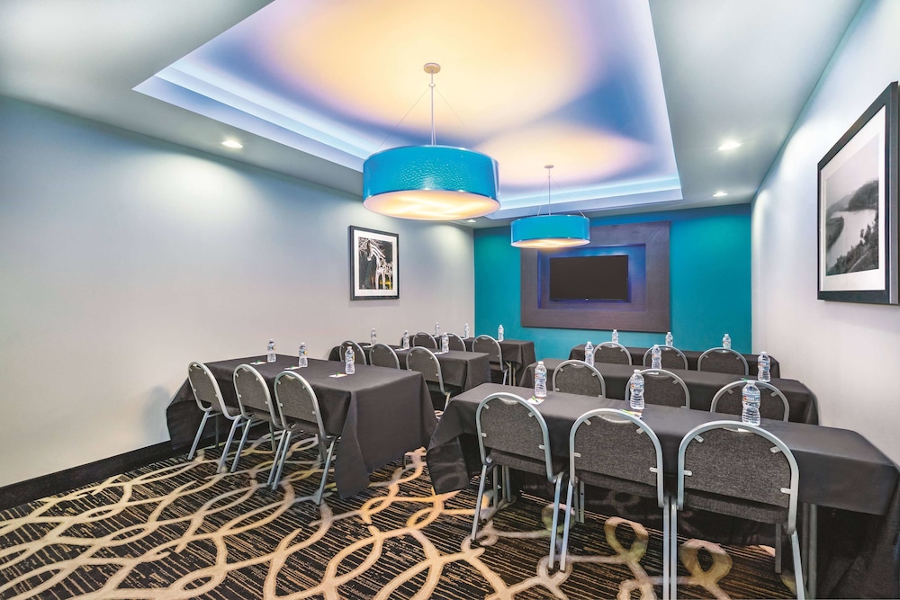 La Quinta Inn Suites By Wyndham Cleveland Tn 42/45