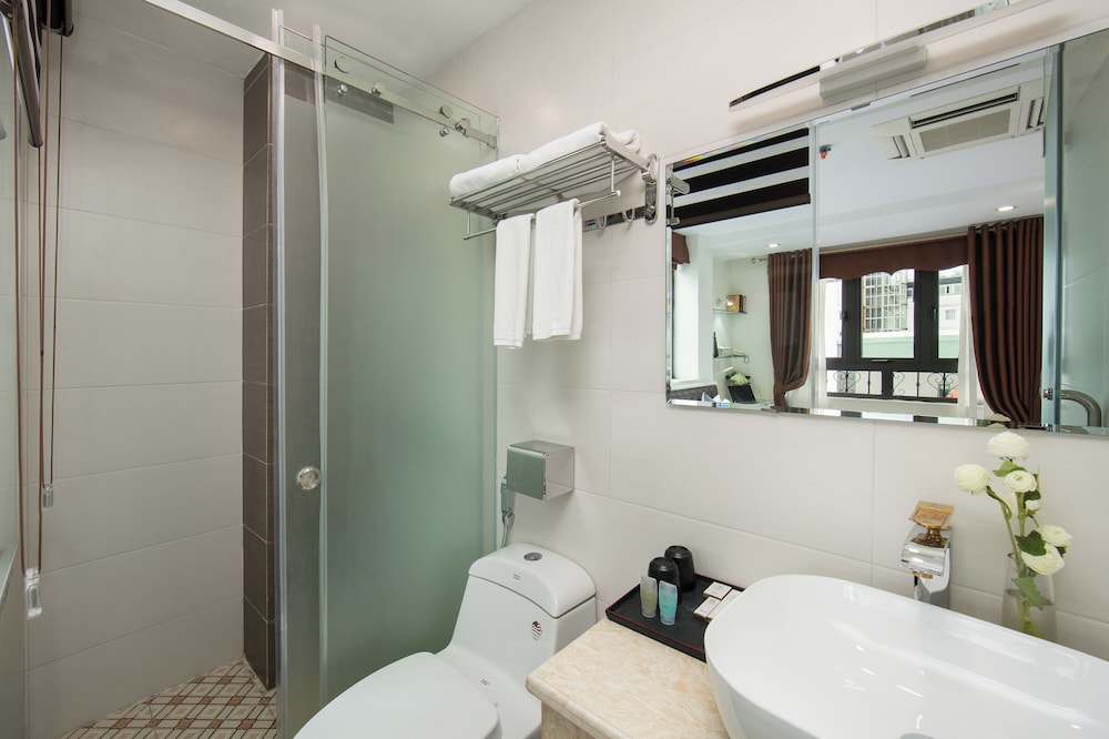Trang Trang Premium Hotel 68/70