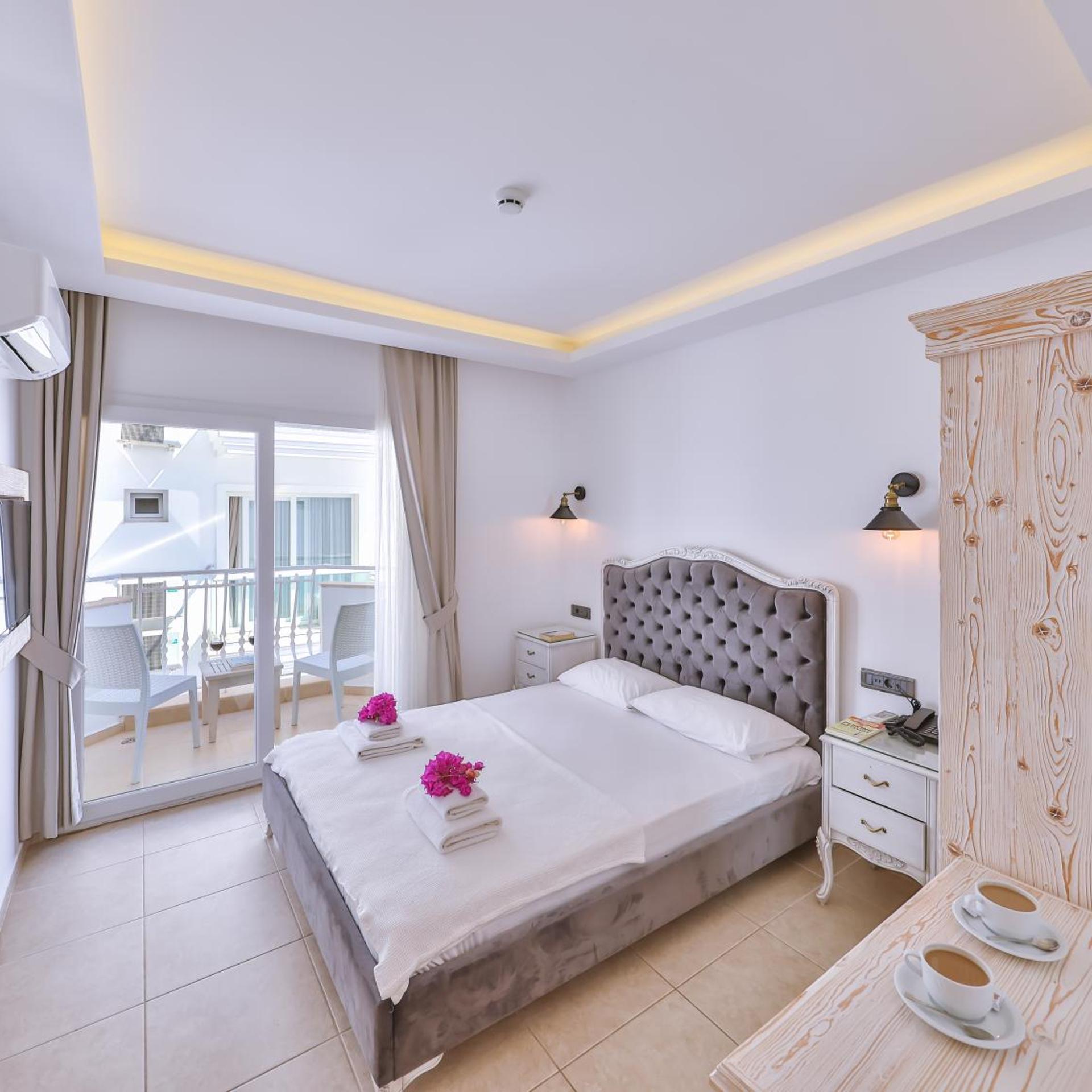Room, Double Bed, Lateral Side Sea View
