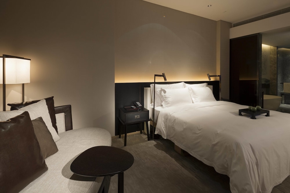 Hui Hotel 12/65