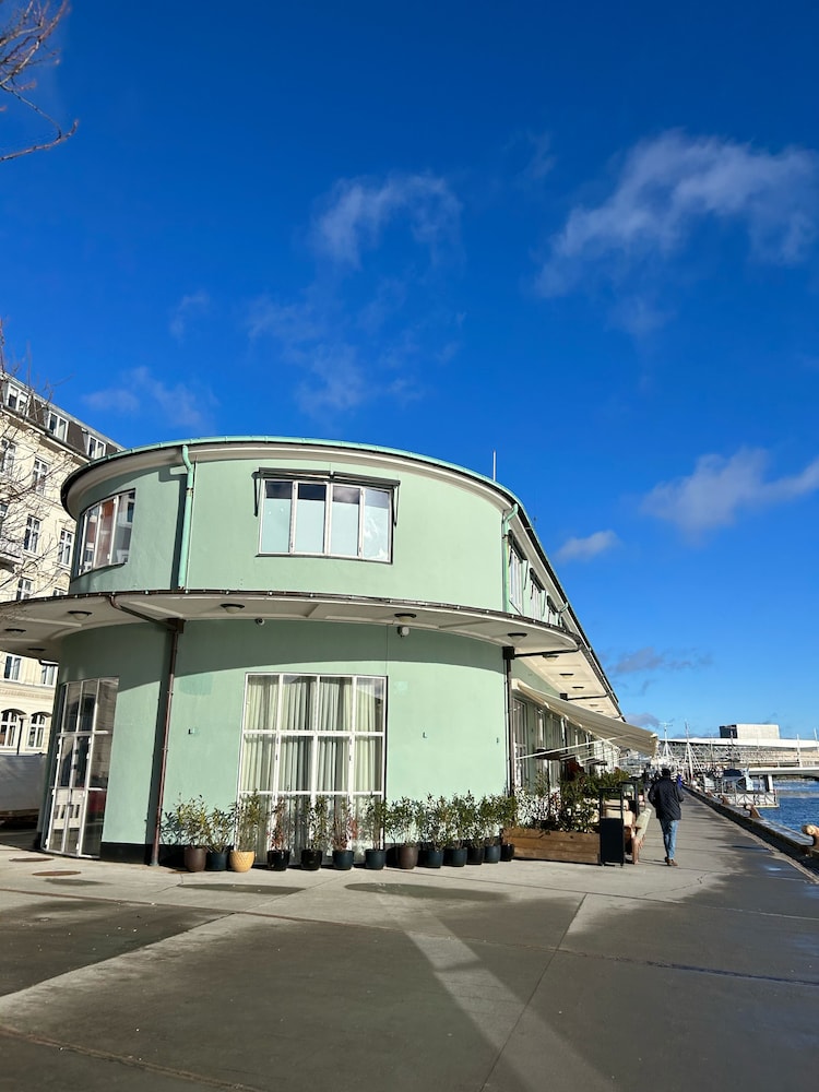 Hotel Maritime