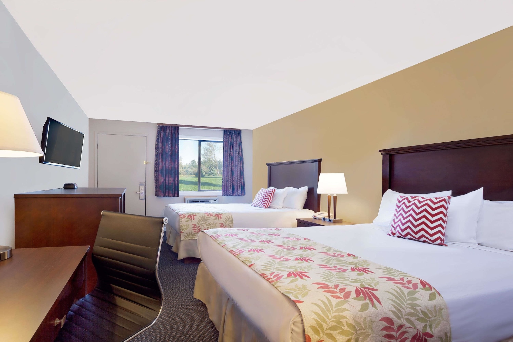 Efficiency, 2 Double Beds