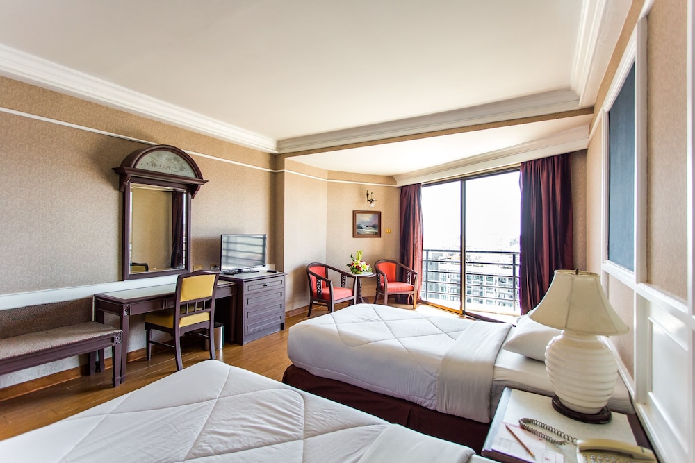 First Pacific Cirrus Hotel 18/50