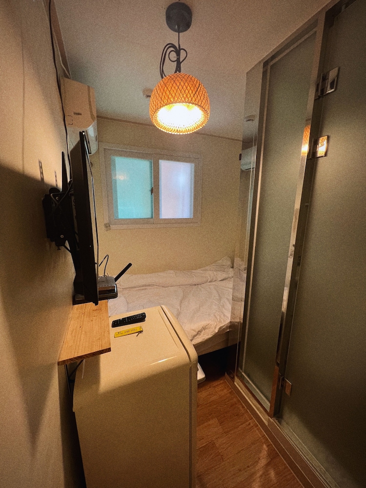 JNINE Guest House 34/59