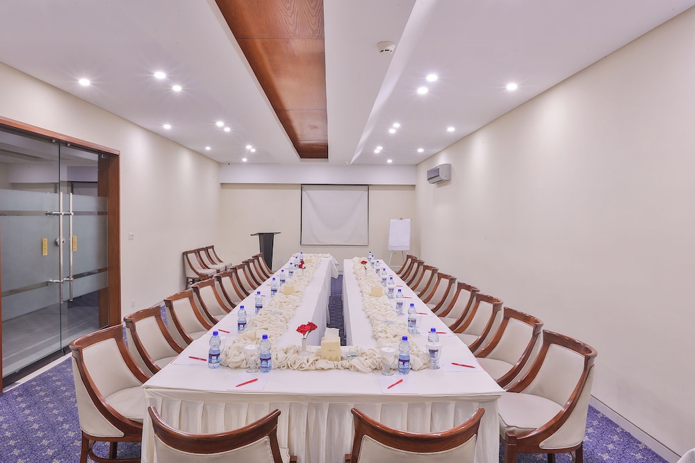 Avari Boutique Multan 37/46
