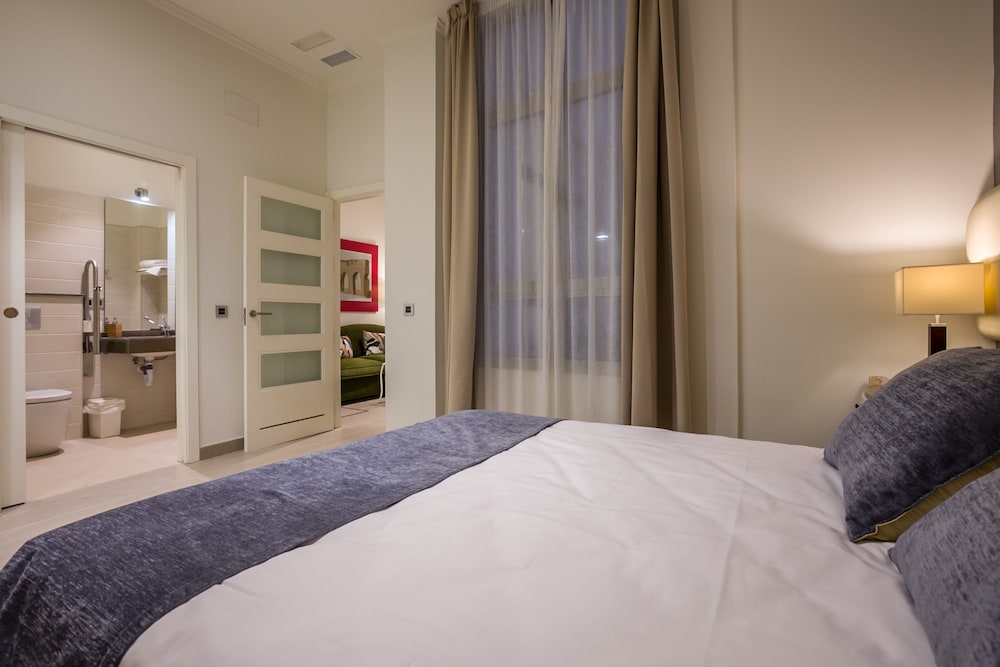 Welldone Cathedral Suites 15/50