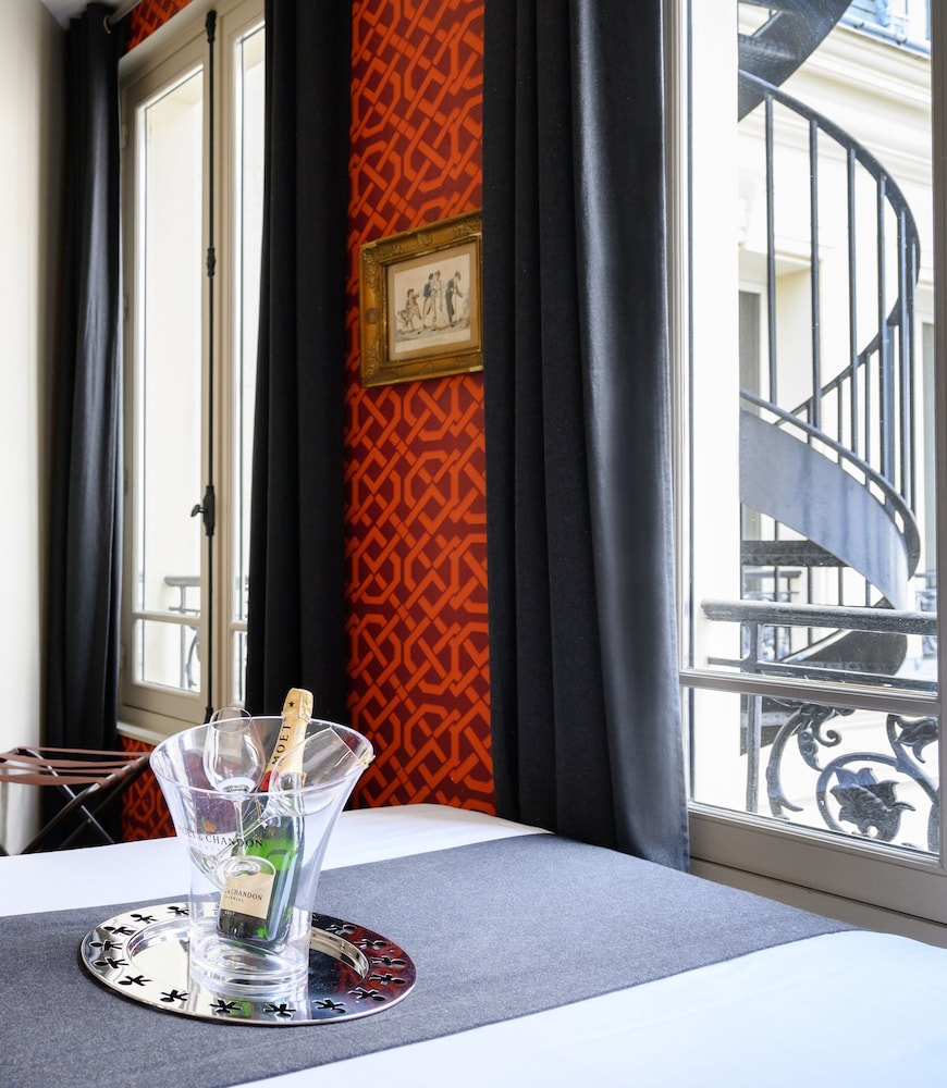 Suites and Hotel Helzear Champs Elysees 8/65