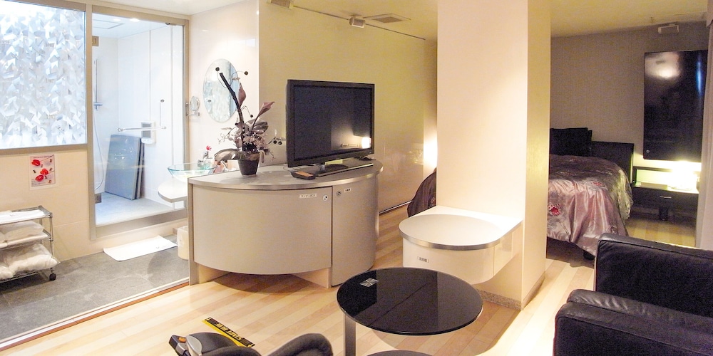 V Hotel - Adults Only 46/50