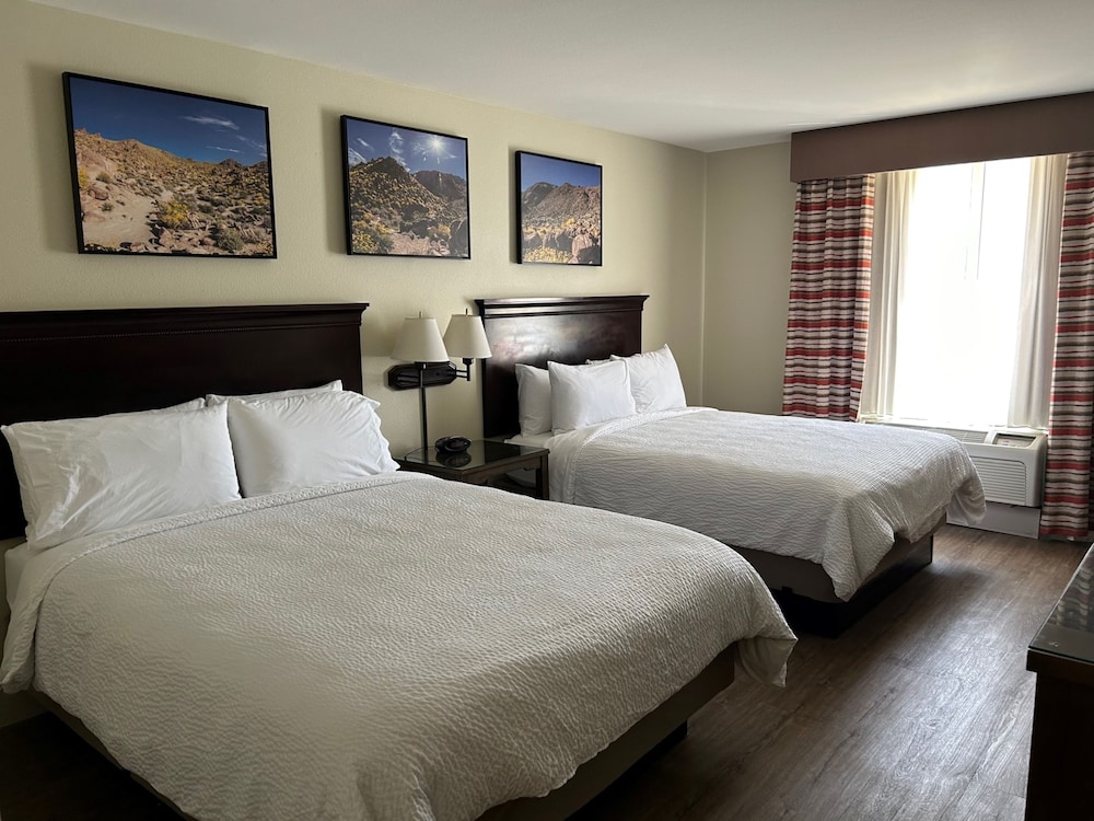 Holiday Inn & Suites Barstow 4/48