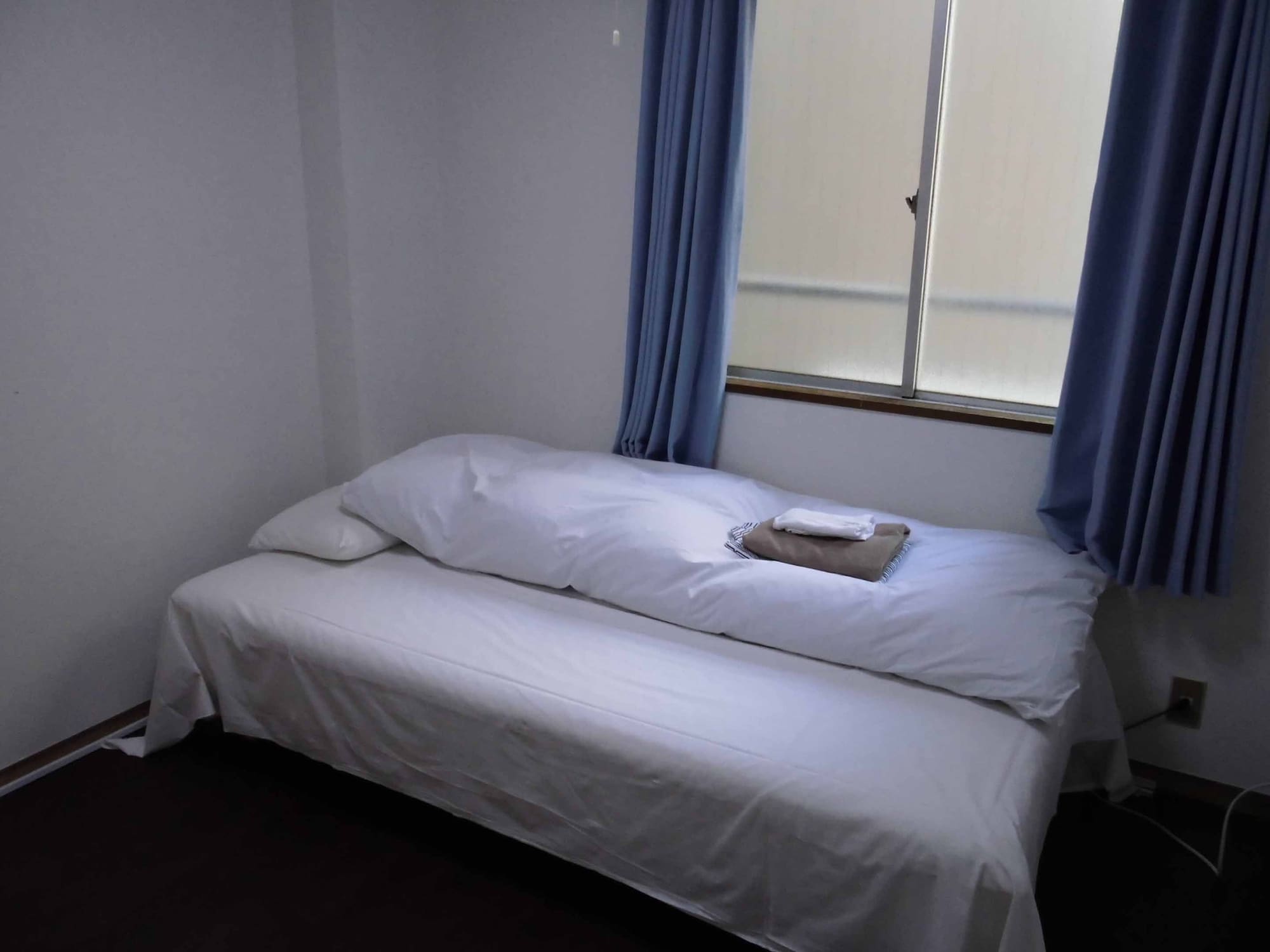 JAPANESE OR WESTERN STYLE, SINGLE, SHARED BATHROOM