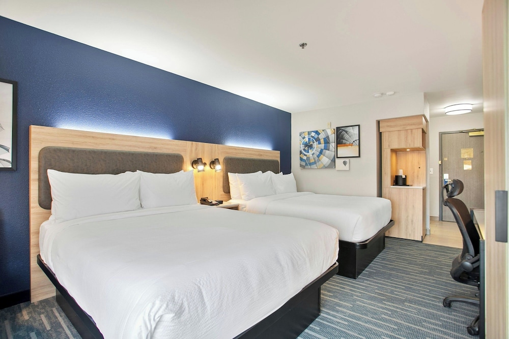 Standard, 2 Queen Beds