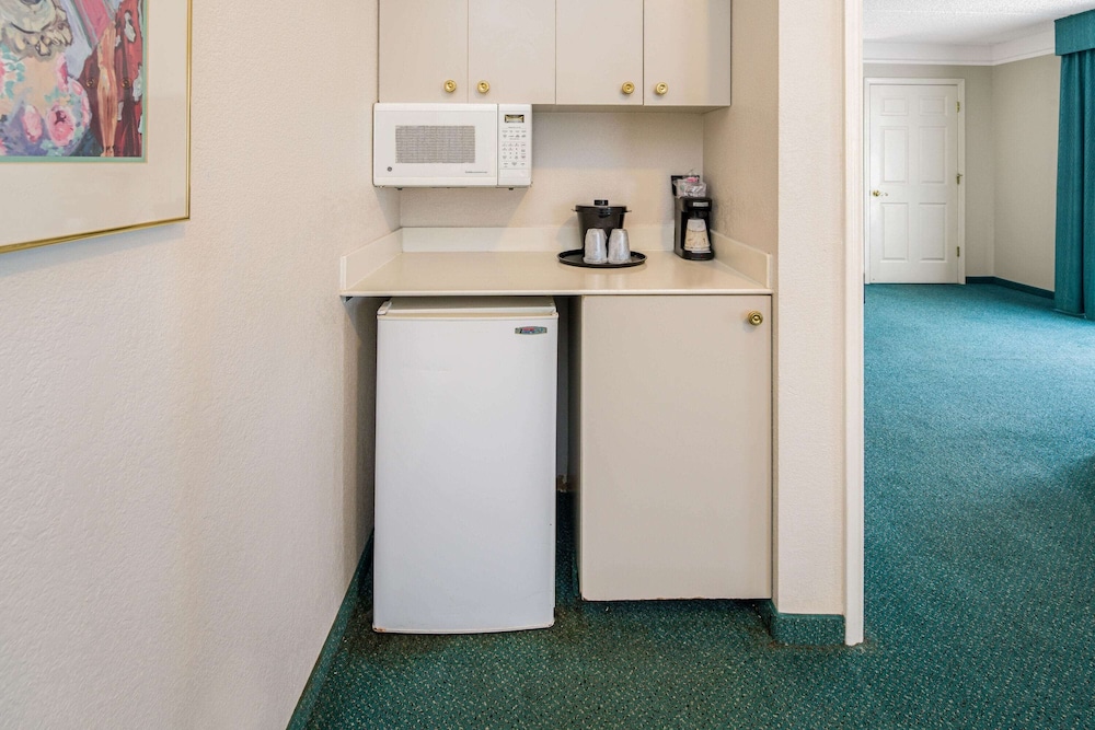 Days Inn by Wyndham San Diego Vista 11/46
