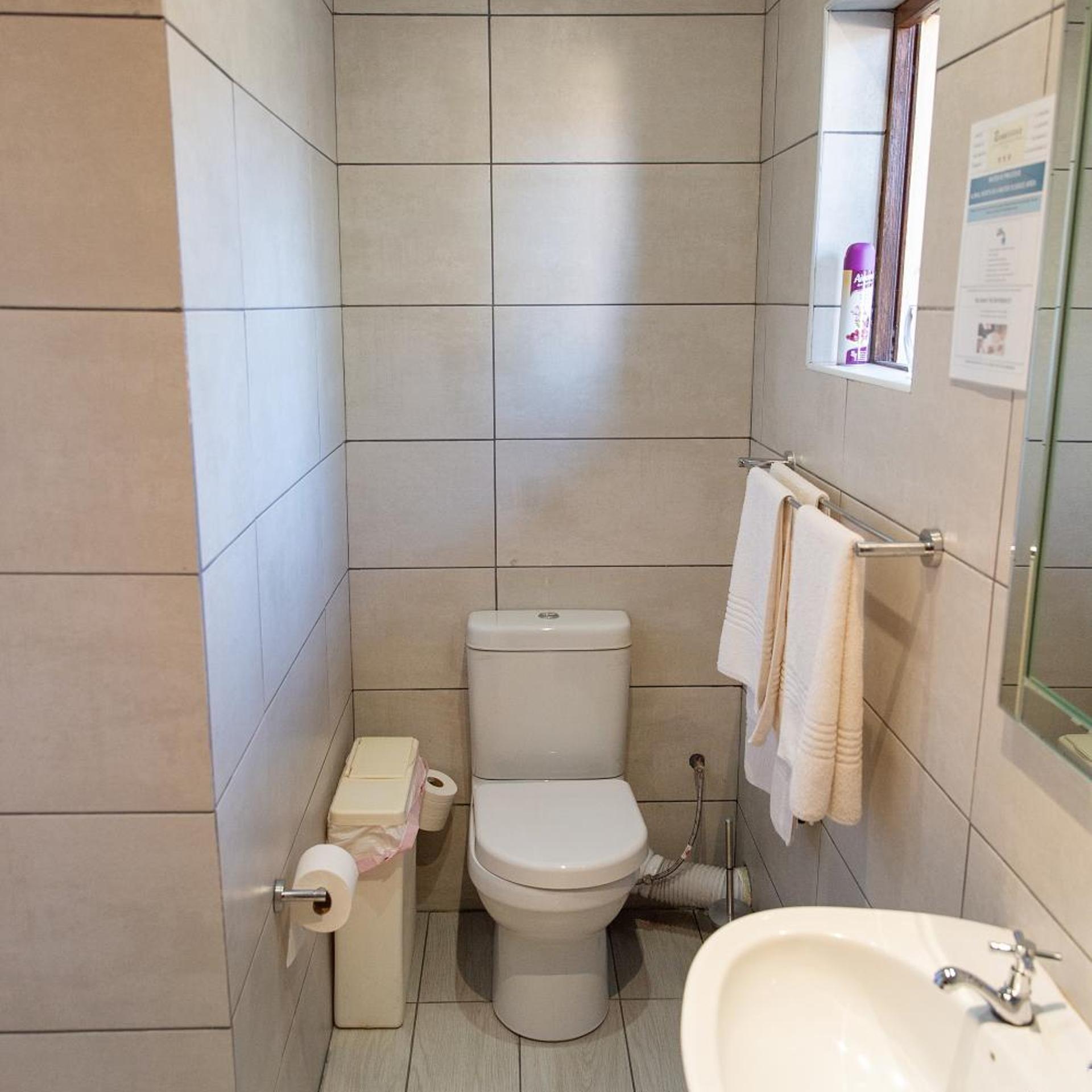 غرفة قياسية بسرير كينج، Riverside Lodge 7/7