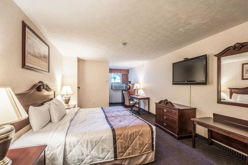 Rodeway Inn and Suites Charles Town WV 22/45