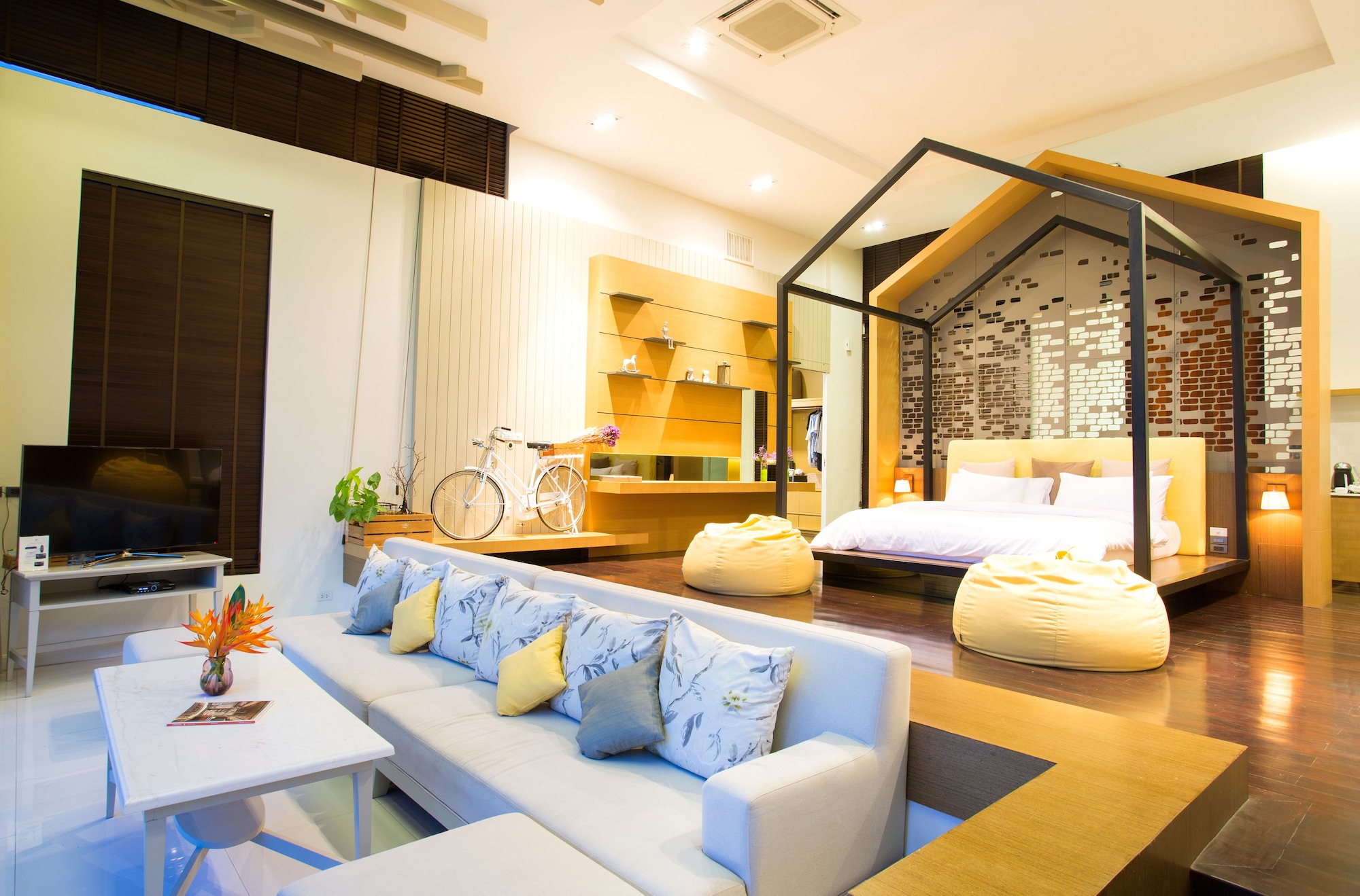 POOL VILLA