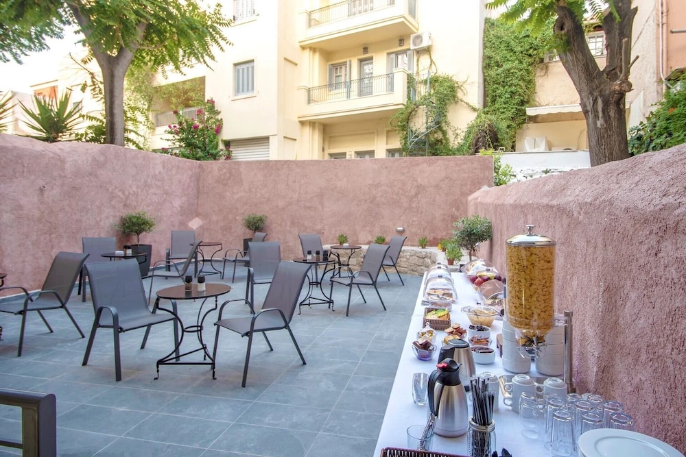 Plaka Arch Suites 26/41