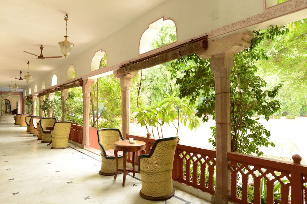 Hotel Diggi Palace 30/40
