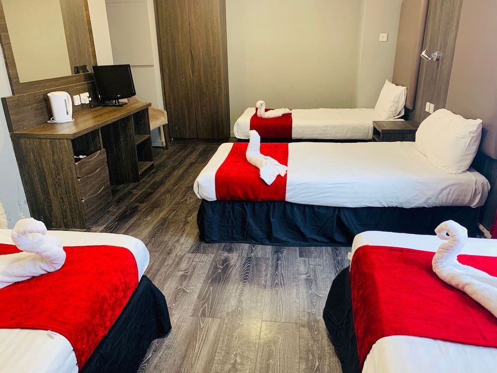 ROOM, QUADRUPLE