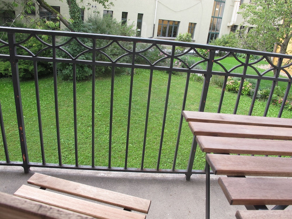 Newly Furnished Apartments In Zurich 38/50