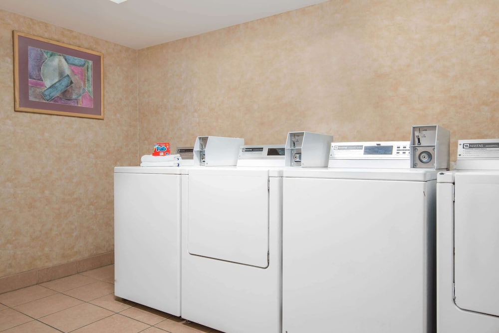 Travelodge by Wyndham Pueblo 16/25