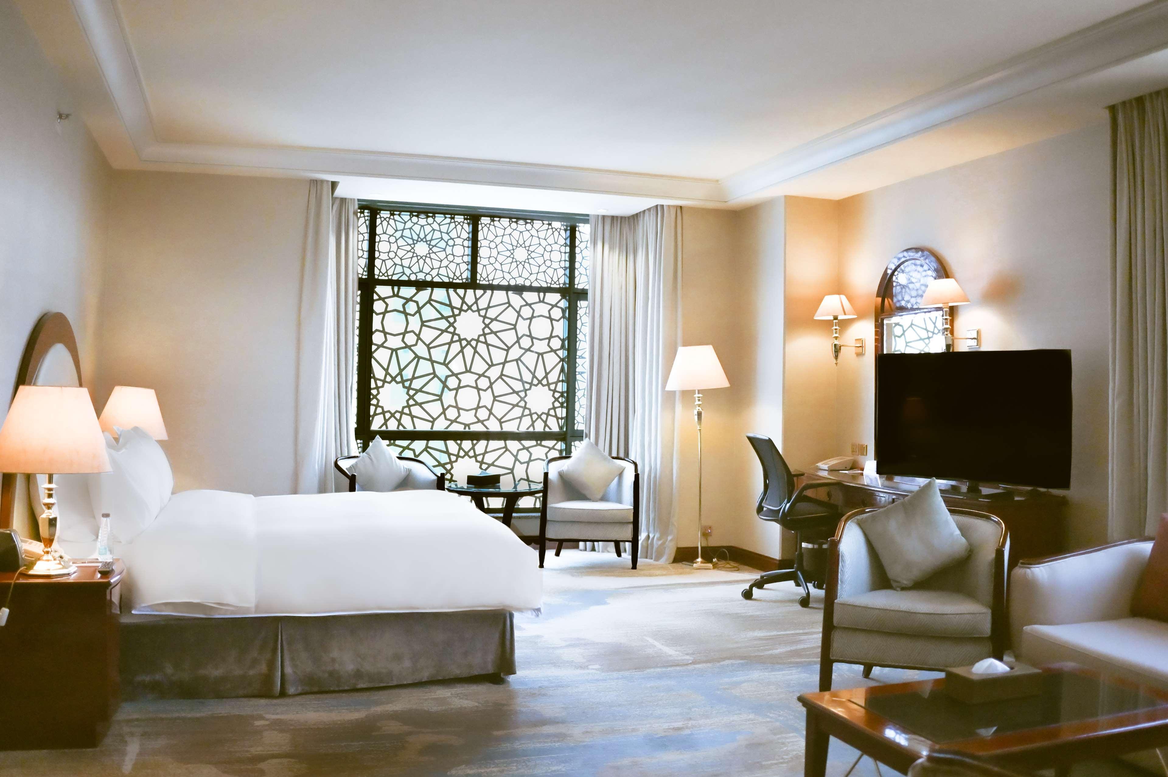 Junior Suite, Superior, King Bed, Partial Haram View