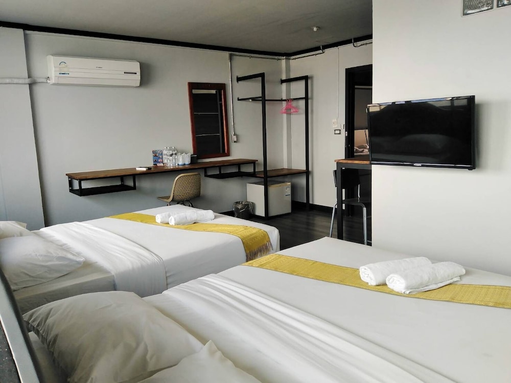 Pimpimarn Beach Hotel 9/66