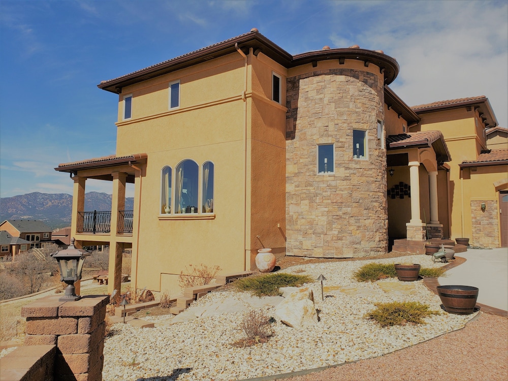 Chateau du Pikes Peak, a Tuscany Retreat 27/43