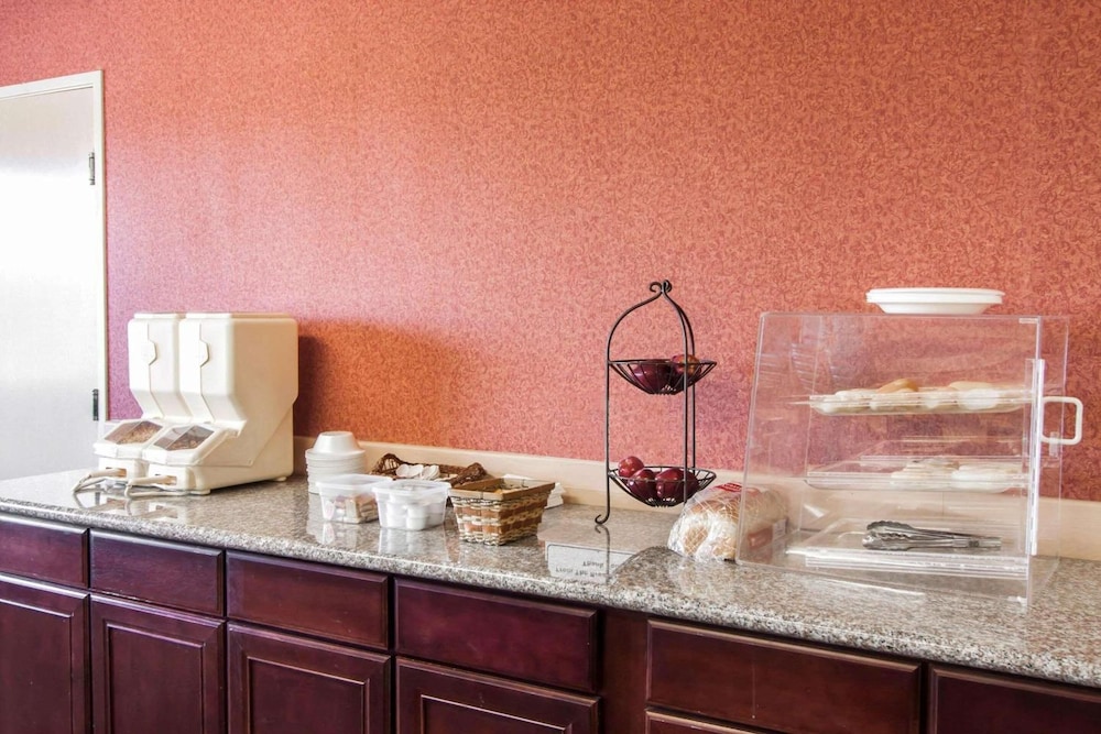 Bridgeway Inn & Suites Sublimity 40/41