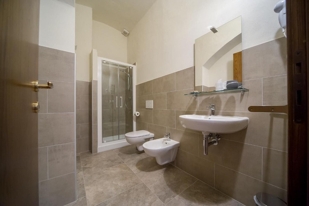 Chiostro Delle Monache - Hostel Volterra 45/50