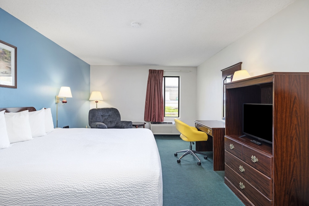DELUXE, KING BED