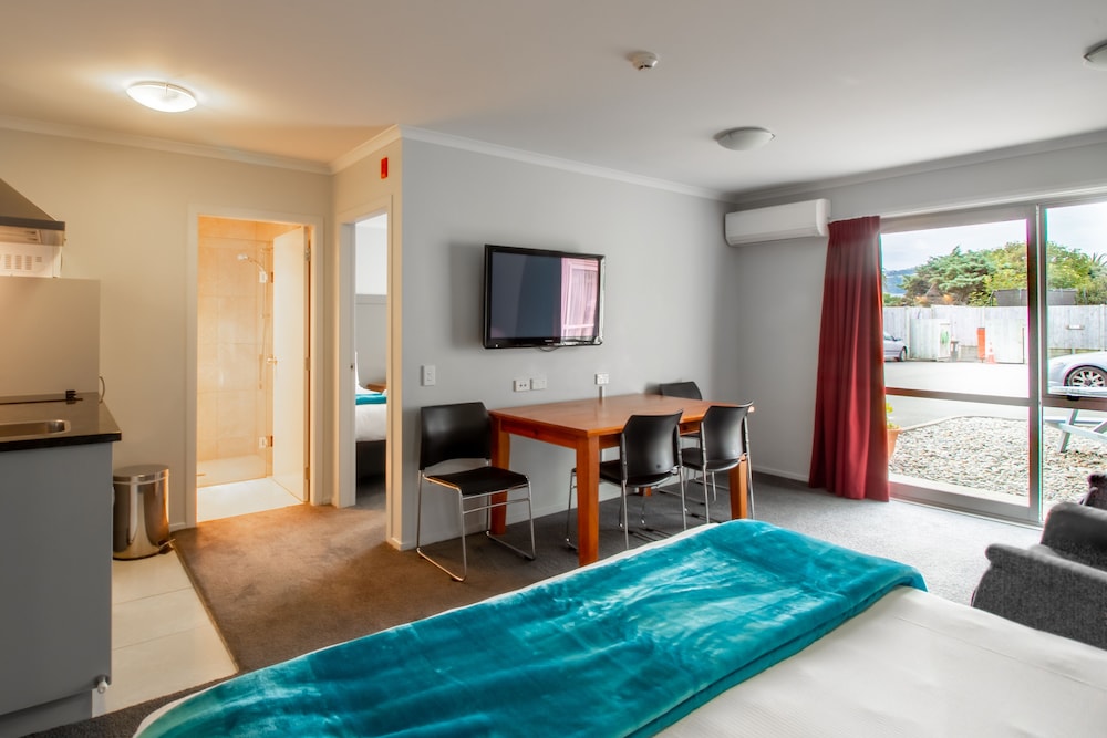 Bks Esplanade Motor Lodge 26/43