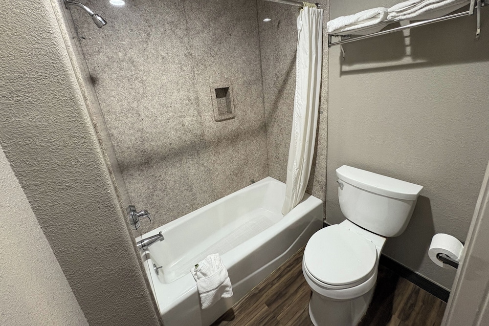 Room, 2 King Beds, Kitchenette, Accessible 10/10