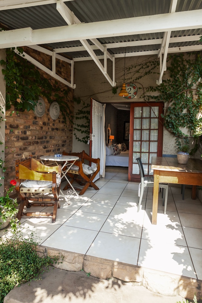 Town And Country Guest House 47/50